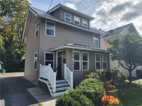 4 Woodrow Rd, Batavia, NY 14020