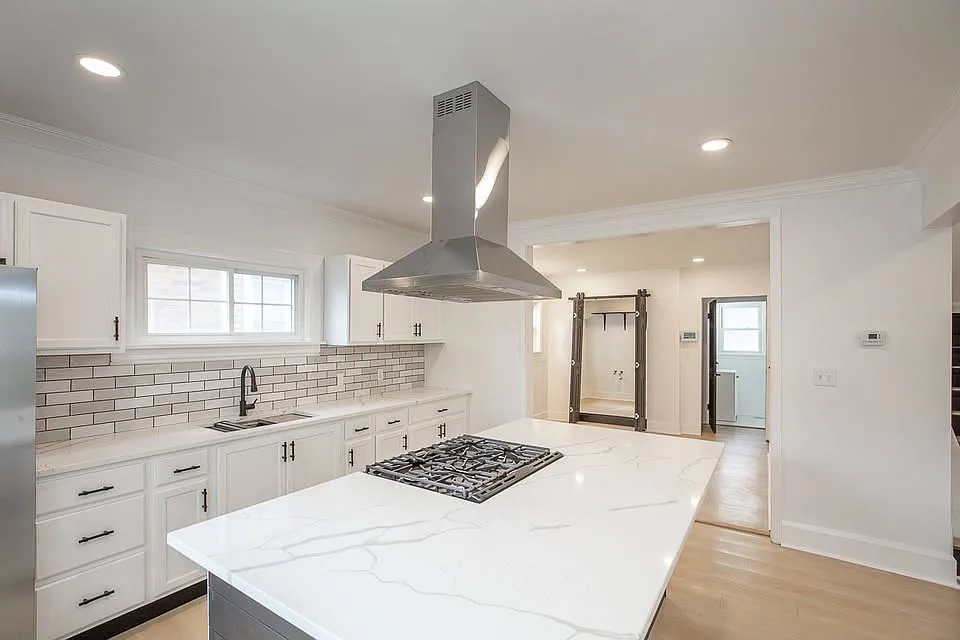 4 bed, 2.5 bath, 2871 sqft, $3,000 — Photo 2