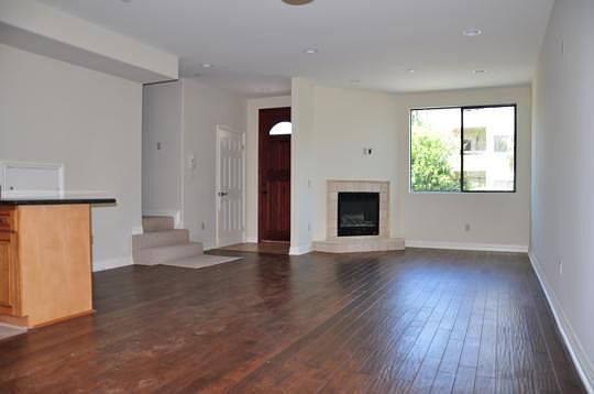 3rd image of 1159 Melrose Ave