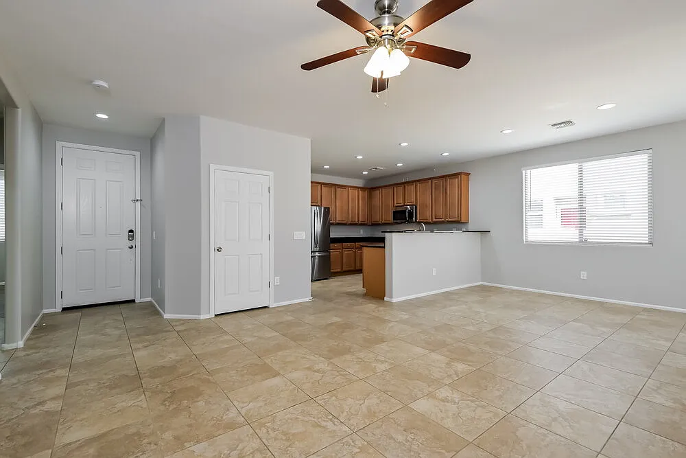 3 bed, 2.0 bath, 1400 sqft, $2,040 — Photo 4