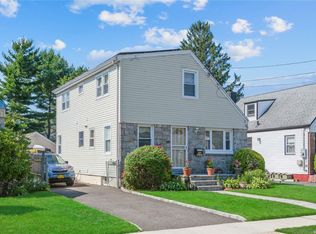 496 Stratford Rd, South Hempstead, NY 11550