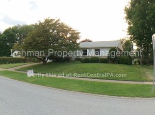 5215 Oxford Dr, Mechanicsburg, PA 17055