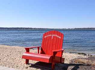 1505 S Shore Dr #305, Delavan, WI 53115