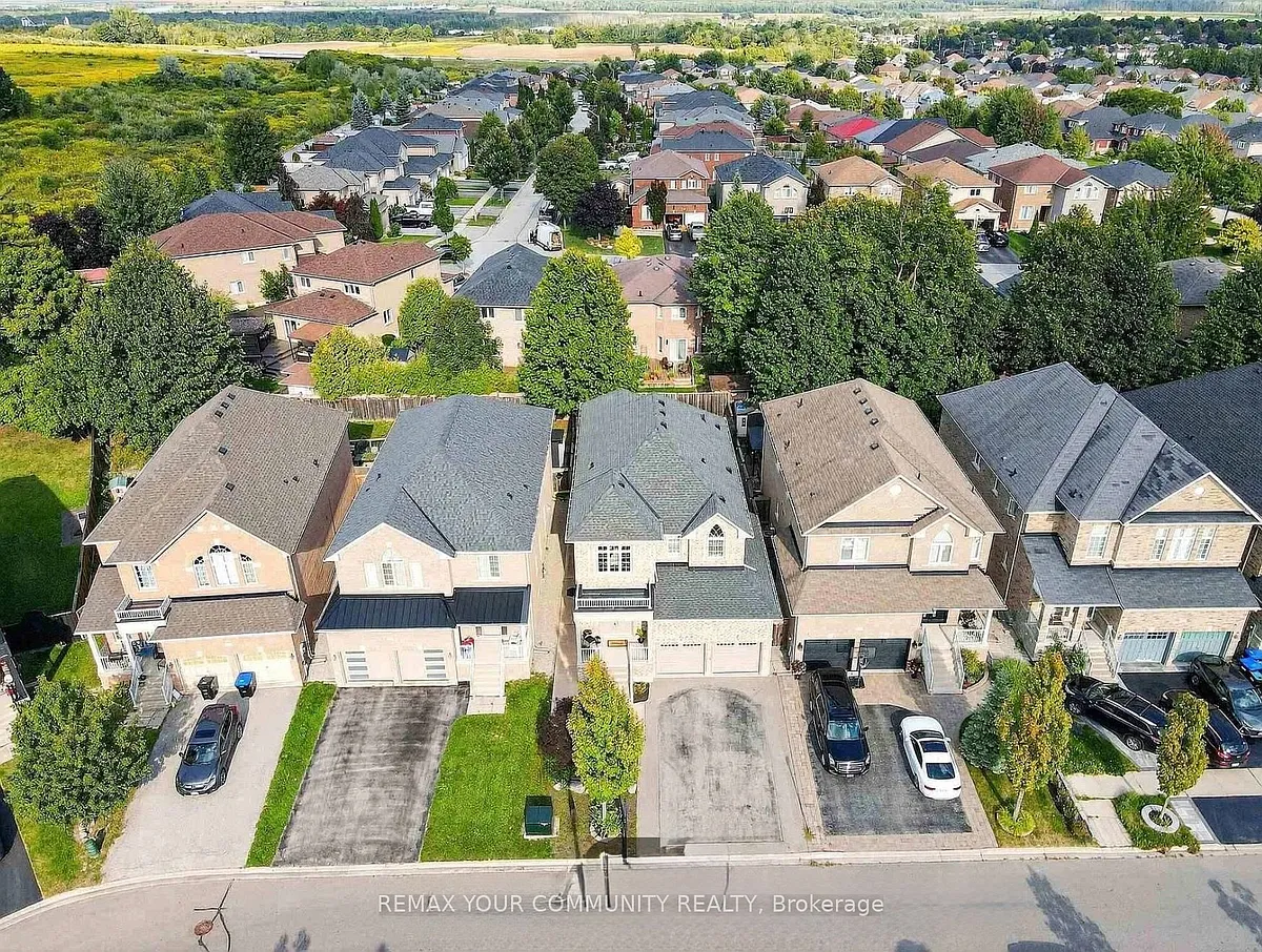 Building Photo - 95 Chelsea Cres