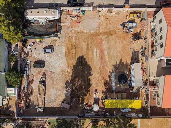 2nd image of 5547 Mountain Vista St