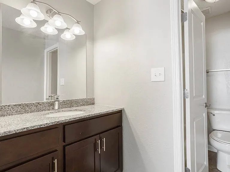 The Onyx Hoover Apartments — Photo 46
