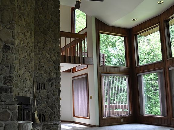 2nd image of 170 Foxcroft Ln