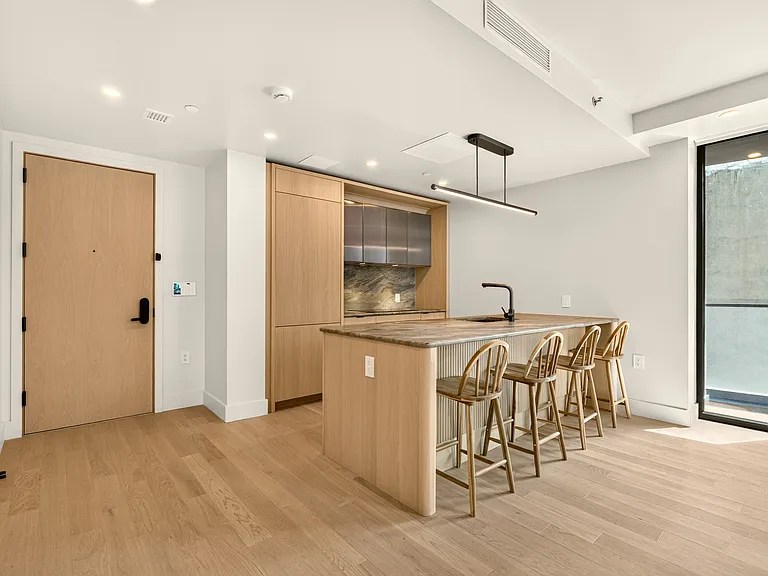 400 W 38th St #5GN — Photo 8