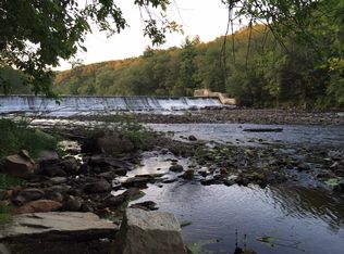 2 Angle St APT 1, Lincoln, RI 02838