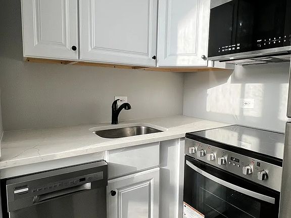 4th image of 1942 N Lincoln Ave APT 1R