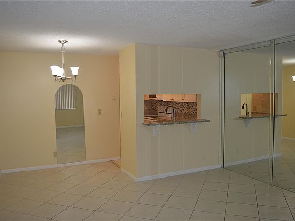 4th image of 840 Twin Lakes Drive #19-F