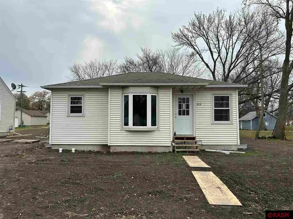 414 2nd St NE, Madelia, MN 56062