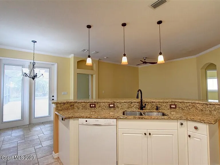 1648 Kestrel Ct — Photo 9