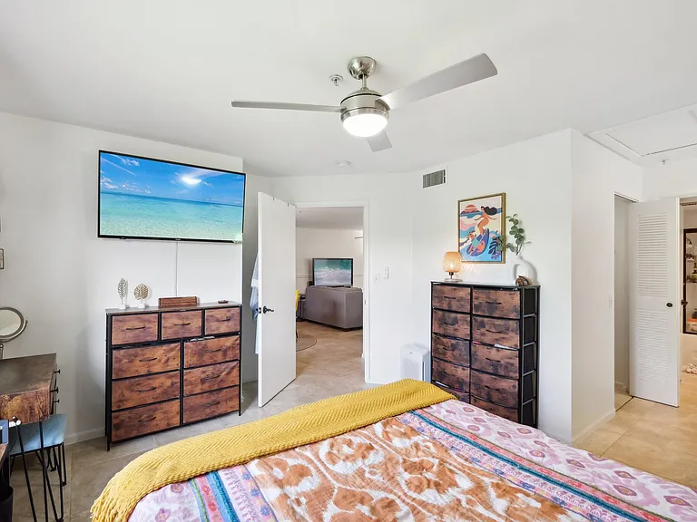 300 Scotia Dr #304 — Photo 9