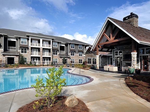 Welcome to Windsor Sugarloaf located in Suwanee, Georgia