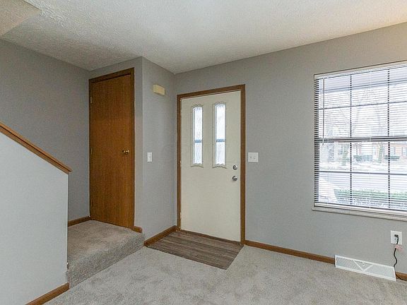 4th image of 1097 Farmlane Dr