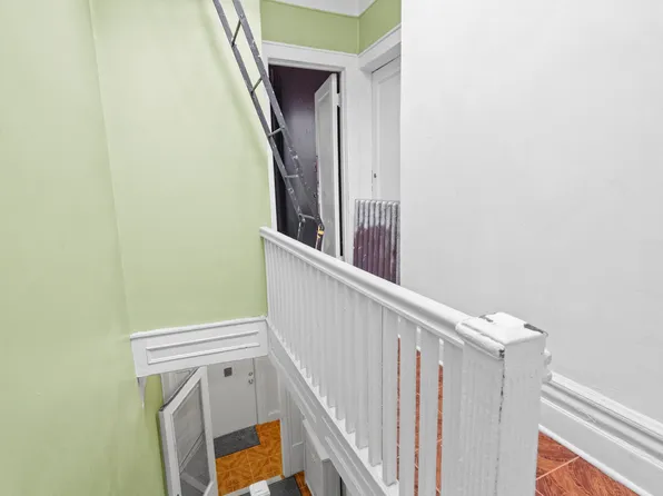 968 Saint Johns Place image 10 of 21