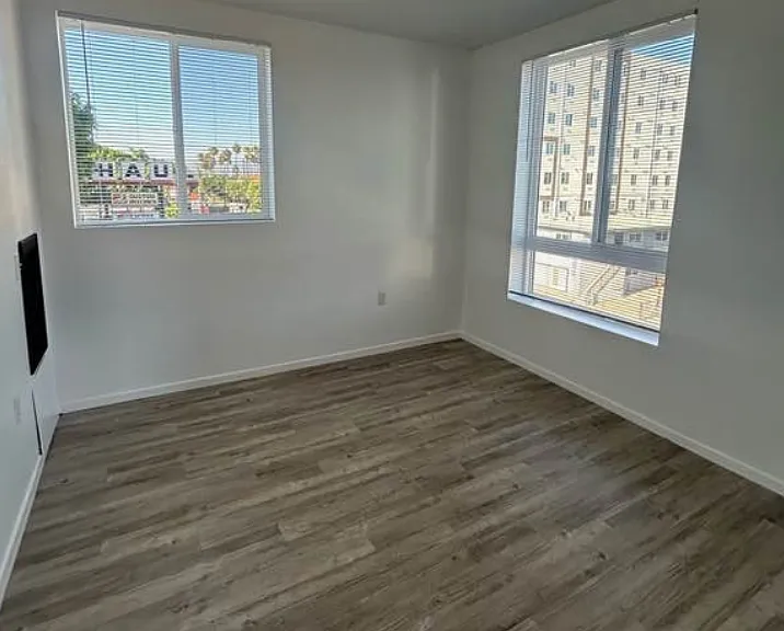 4209 S Western Ave #301 — Photo 5