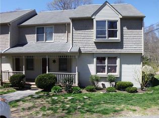 77 Niblick Cir, Coventry, RI 02816