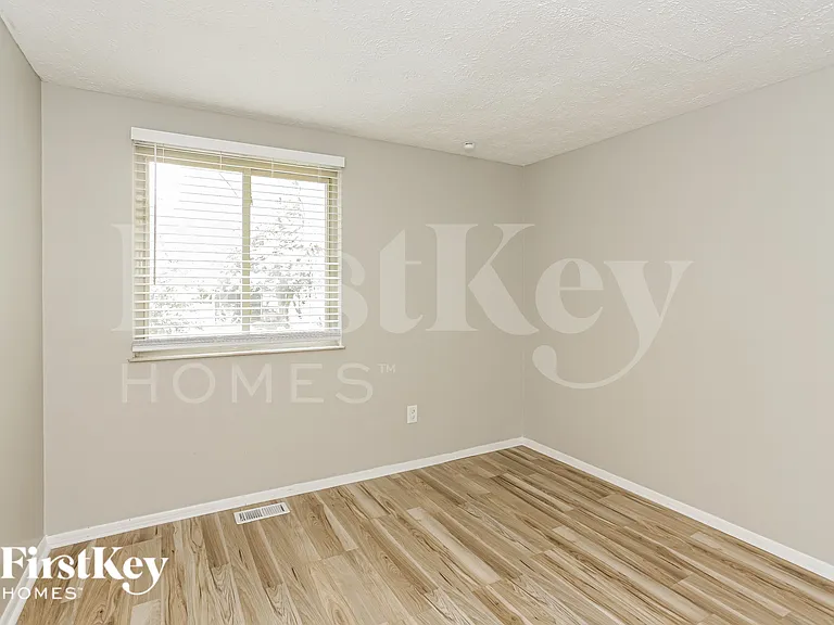 910 Woodlark Dr — Photo 14