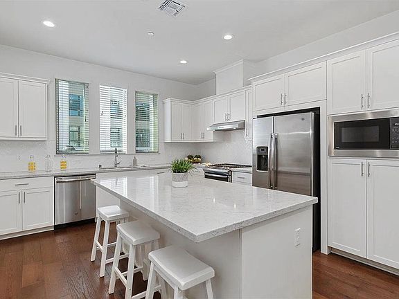 5th image of 270 Terraine St