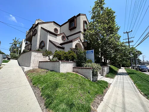 9915 National Blvd Photo 1