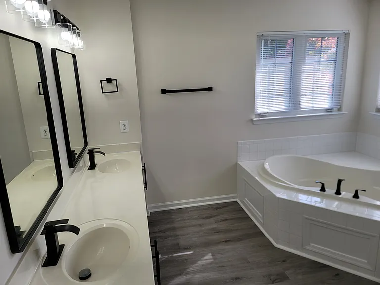 1808 Whispering Meadow Ct — Photo 32