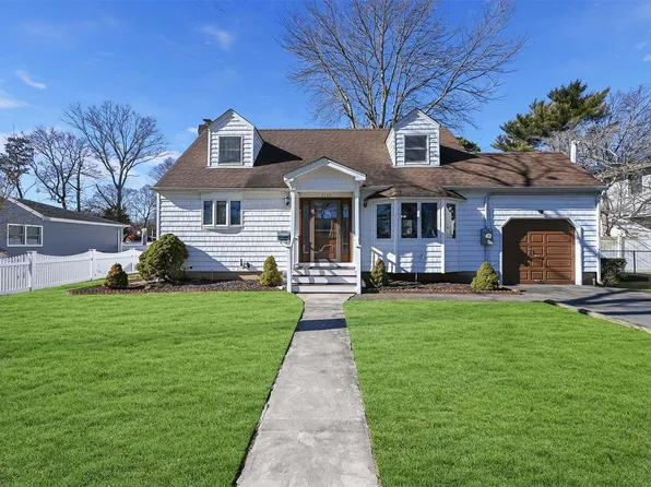 1110 Namdac Avenue, Bay Shore, NY 11706