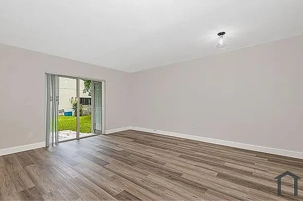 11502 NW 43rd Ct — Photo 5