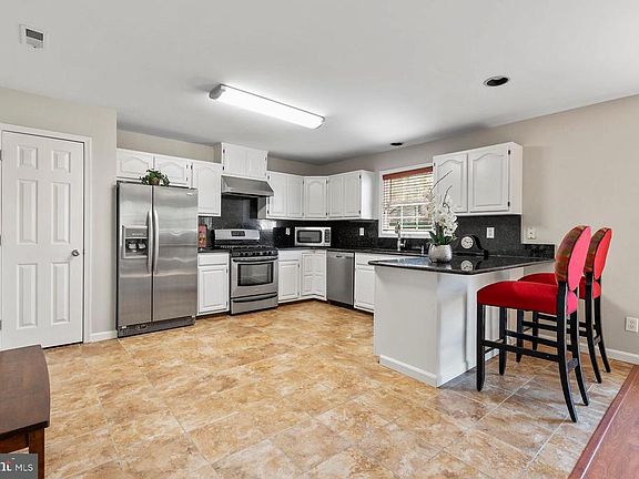 3rd image of 20805 Red Rose Ct