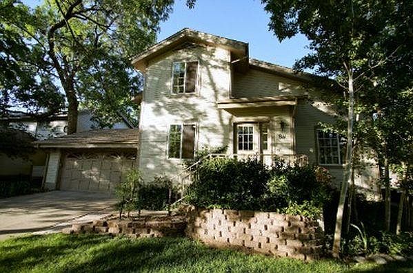 Beautiful neighborhood one block to Clear Creek and a few blocks to downtown Golden