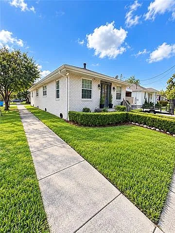 3 bed, 2.0 bath, 1700 sqft, $2,300 — Photo 4
