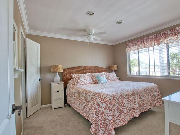 4th image of 4465 Luxemburg Court #305