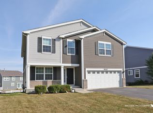 900 Heartland Park Ln, Antioch, IL 60002