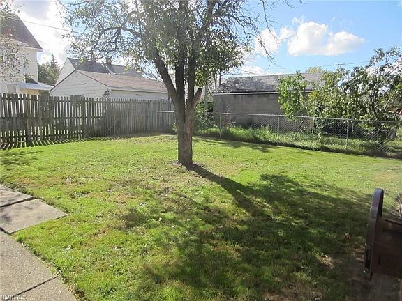 4th image of 19412 Chickasaw Ave