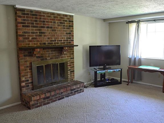 3rd image of 2628 N Pawnee Dr