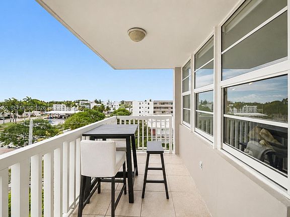 3rd image of 2016 Bay Dr APT 504