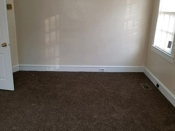 5th image of 951 Freeland St #A