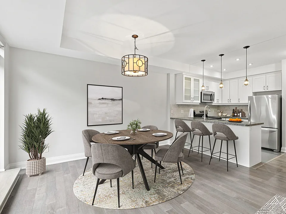 130 Raglan Ave