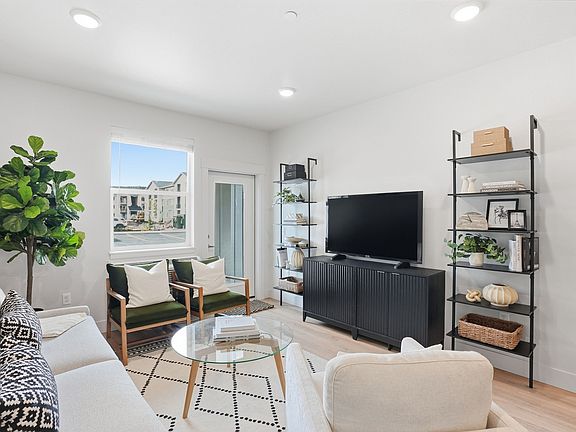 2nd image of 250 SE Saint Charles Way #2034