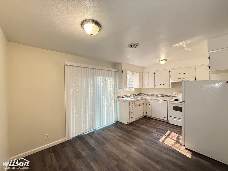 1525 Browne Ave — Photo 5