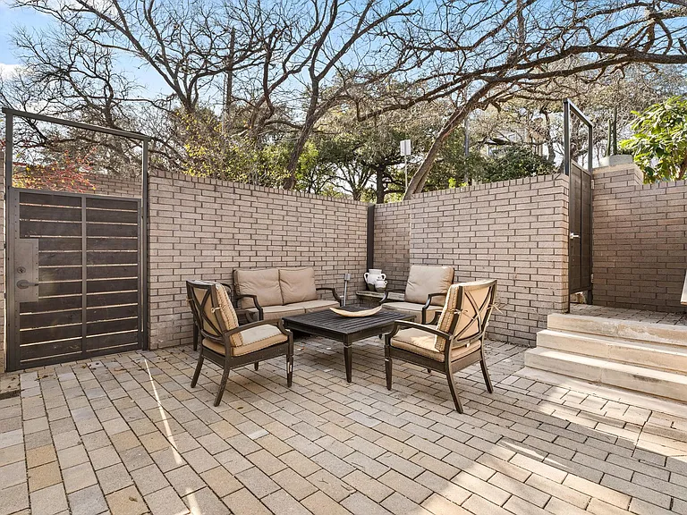 615 Harthan St — Photo 3
