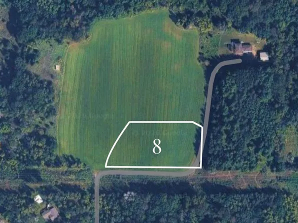 8 Glen Oaks Dr, River Falls, WI 54022