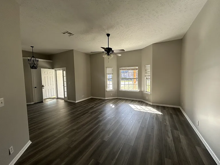 533 Woodland Hills Dr — Photo 14