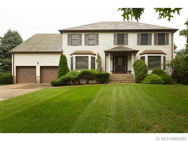 879 Derry Dr photo 1