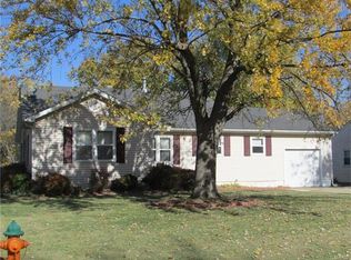 1504 Glen Vista Dr, Godfrey, IL 62035