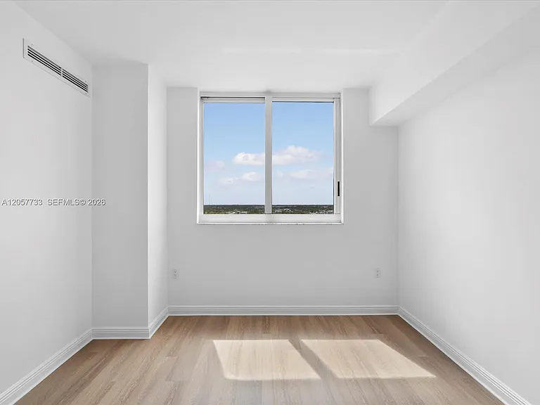 1745 E Hallandale Beach Blvd #2007W — Photo 32