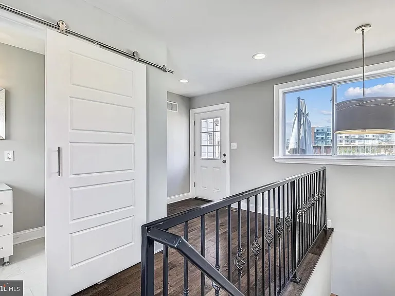 1469 Stevenson St — Photo 17