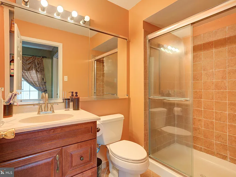 92 Kirkwood Dr — Photo 16