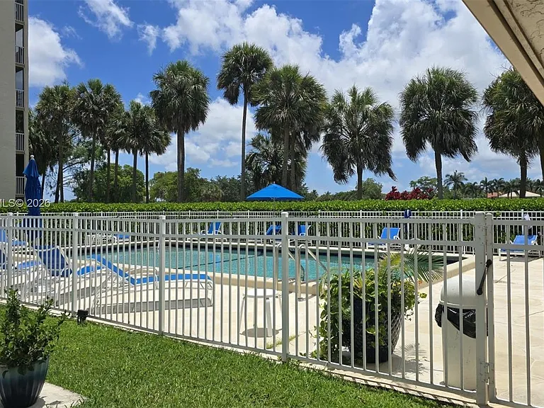250 Jacaranda Dr #608 — Photo 33